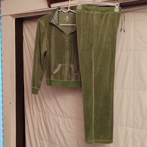 ac-tiv-ology velour jogger set